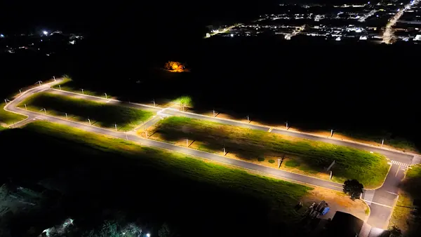 Vista aérea noturna do loteamento Terra Nova, em Saltinho/SP